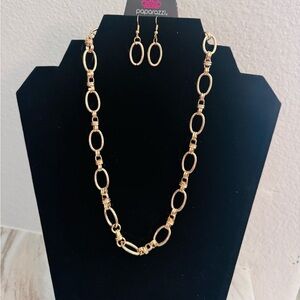 Paparazzi Chic Gold Necklace and Earring Set
